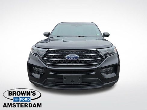 Used 2023 Ford Explorer XLT AWD/4WD image 2