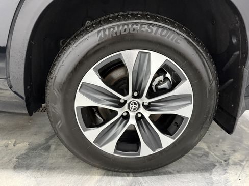 Used 2026 Toyota Highlander XLE image 27