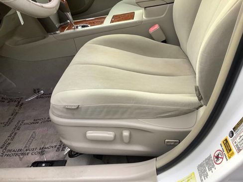 Used 2011 Toyota Camry XLE image 29