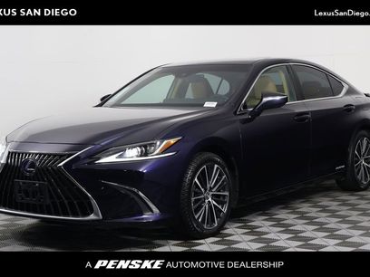 Used 2022 Lexus ES 300h w/ Premium Package