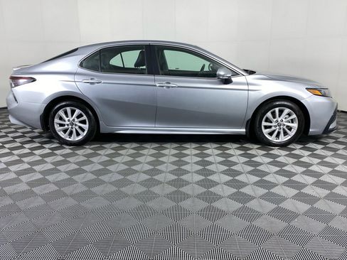Used 2024 Toyota Camry SE FWD image 9