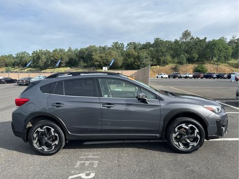 Used 2022 Subaru Crosstrek 2.5i Limited w/ Moonroof Package 2 image 4