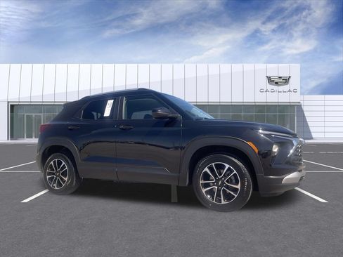 Used 2025 Chevrolet TrailBlazer LT AWD/4WD image 1