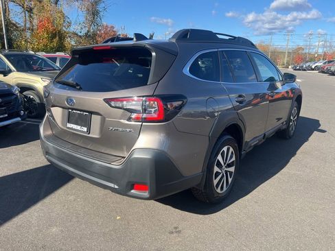 Used 2023 Subaru Outback Premium image 5