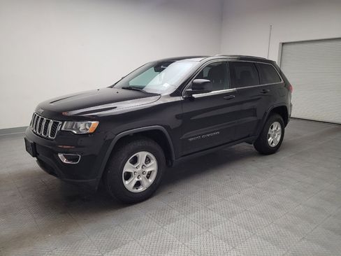 Used 2017 Jeep Grand Cherokee Laredo AWD/4WD image 2
