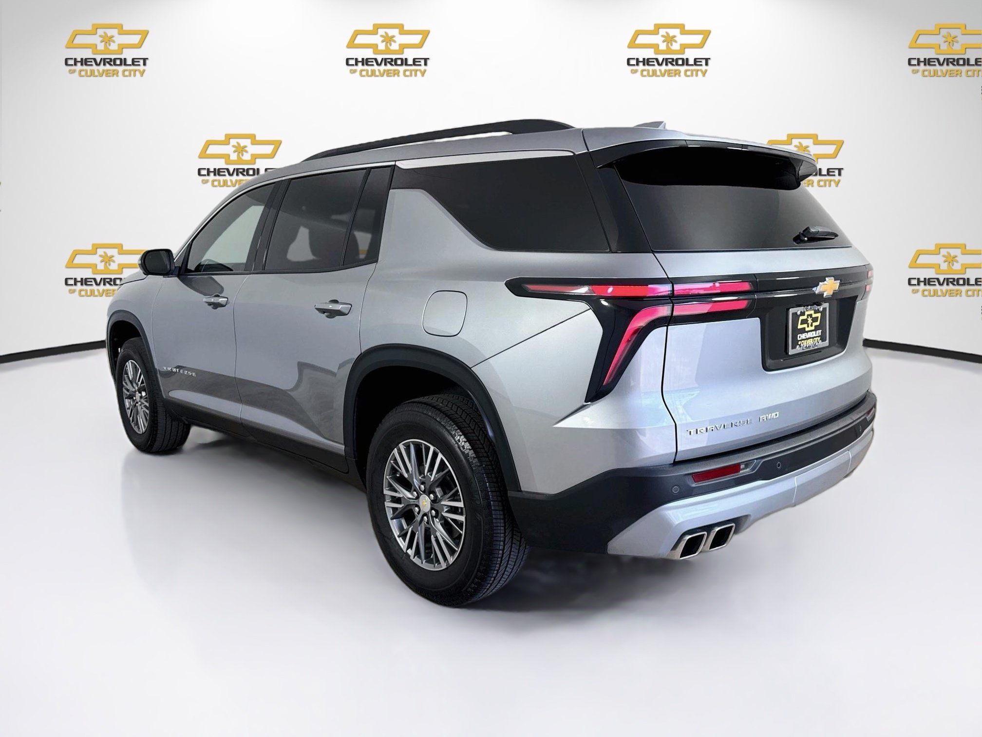 Used 2025 Chevrolet Traverse LT w/ Driver Confidence Package AWD/4WD image 6