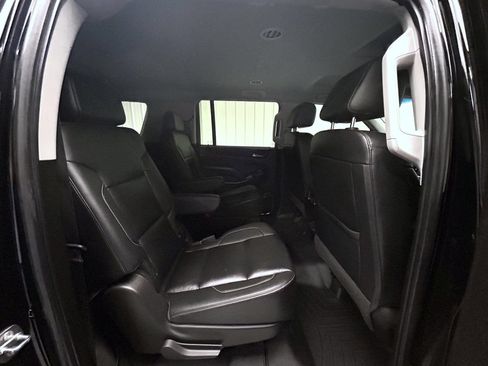 Used 2019 Chevrolet Suburban LT w/ Luxury Package AWD/4WD image 18