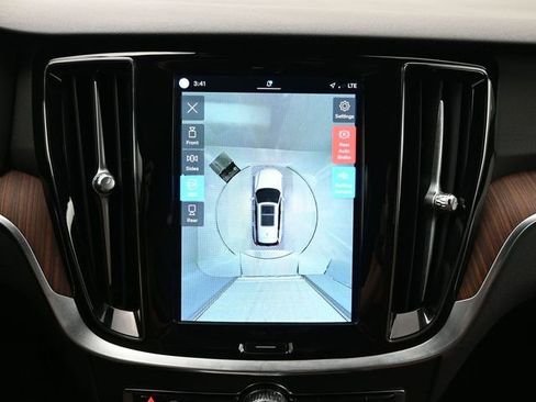 Used 2023 Volvo V60 B5 Cross Country Plus w/ Climate Package image 20