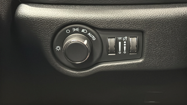 New 2027 Chrysler Pacifica Select FWD image 30
