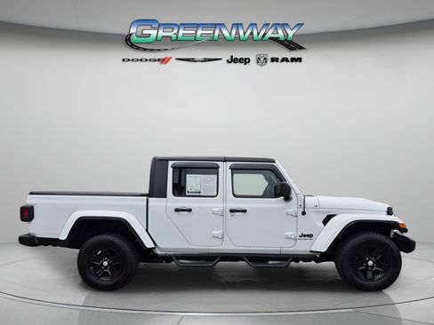 Used 2023 Jeep Gladiator Sport AWD/4WD image 5