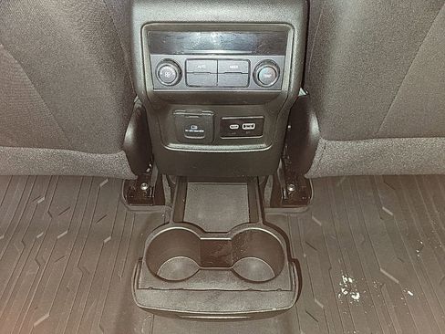 Used 2023 GMC Acadia SLE w/ Driver Convenience Package image 11