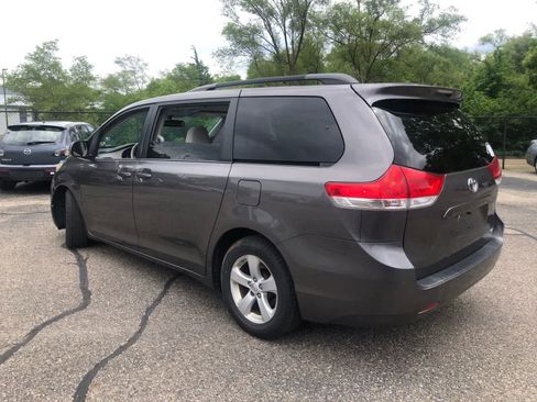Used 2013 Toyota Sienna LE FWD image 4