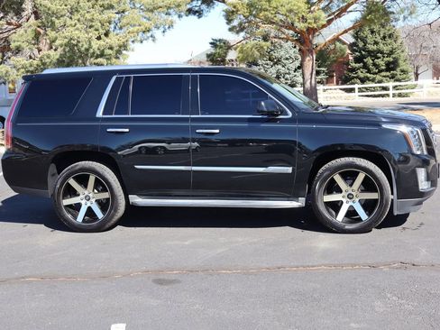 Used 2015 Cadillac Escalade Premium image 3