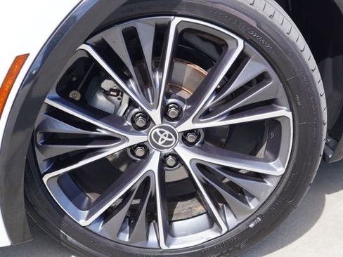 Used 2023 Toyota Prius XLE FWD image 10