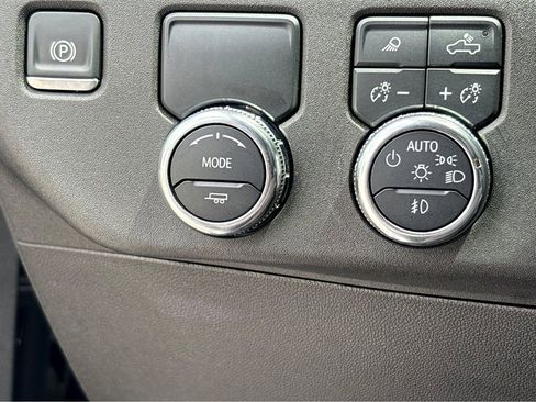 Used 2025 GMC Sierra 1500 SLT RWD image 10