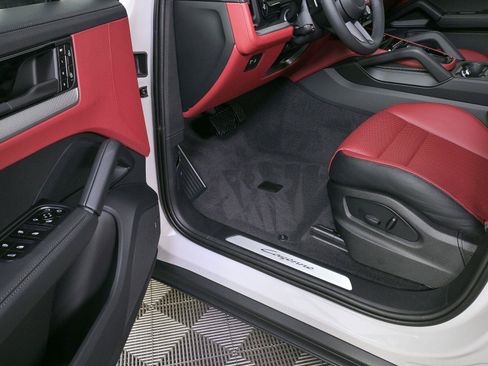 New 2026 Porsche Cayenne AWD/4WD image 8
