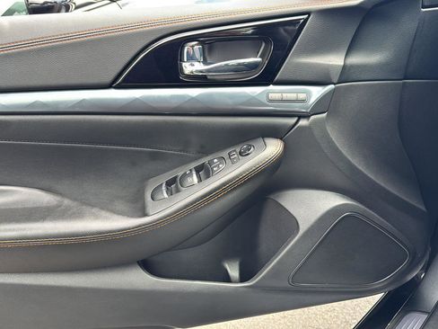 Used 2023 Nissan Maxima SR w/ Sport Mat Group FWD image 18
