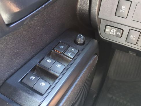 Used 2019 Toyota Tacoma SR5 image 16