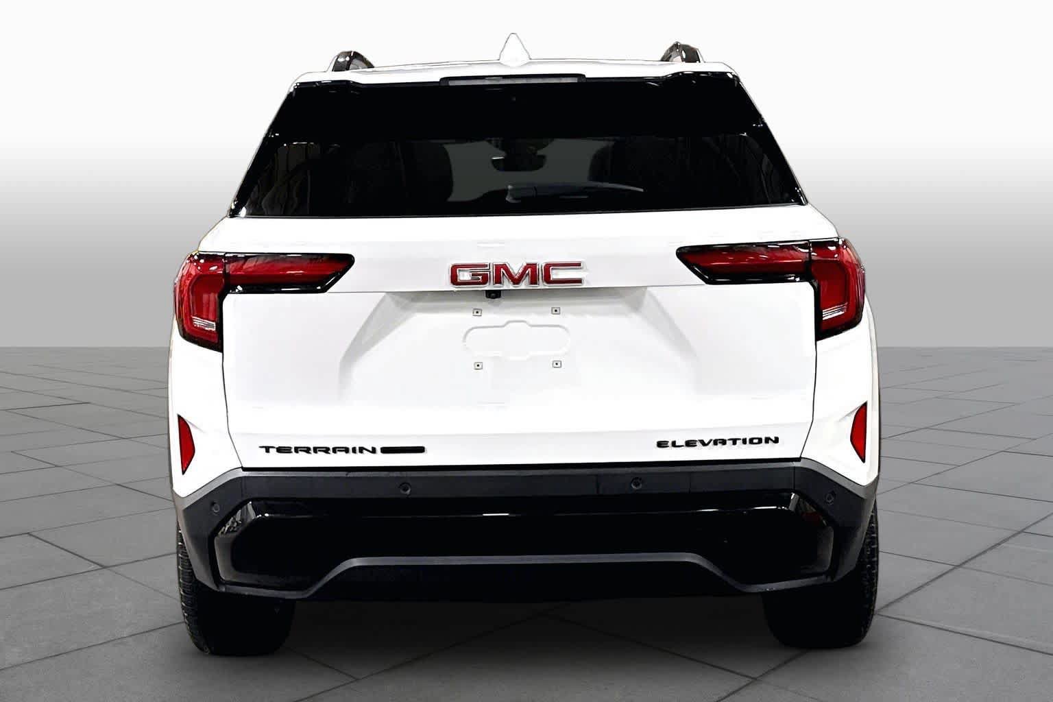 Used 2025 GMC Terrain Elevation w/ Elevation Premium Package AWD/4WD image 5