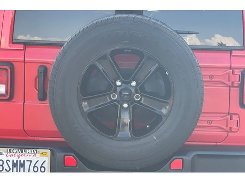 Used 2020 Jeep Wrangler Unlimited Sahara image 45