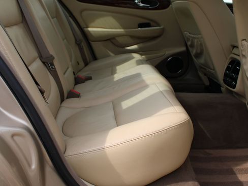 Used 2005 Jaguar XJ8 RWD image 14
