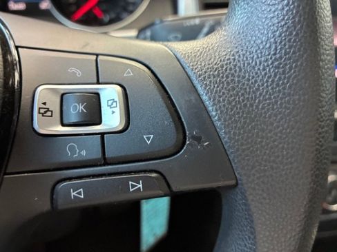 Used 2018 Volkswagen Atlas Launch Edition FWD image 17