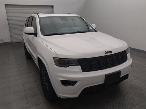Used 2020 Jeep Grand Cherokee Altitude RWD image 14