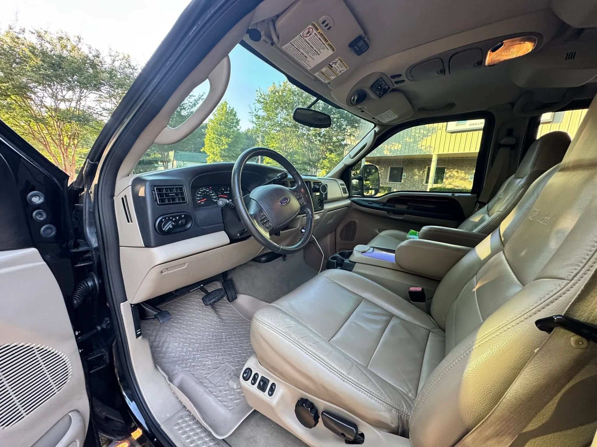Used 2005 Ford Excursion Limited RWD image 13