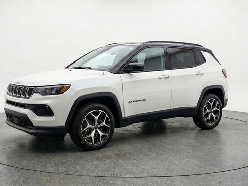 Used 2025 Jeep Compass Limited AWD/4WD image 3