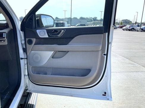 Certified 2023 Lincoln Navigator Reserve AWD/4WD image 17