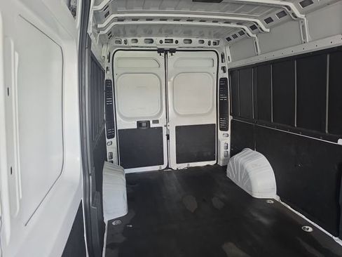 Used 2024 RAM ProMaster 2500 w/ Convenience Group FWD image 14