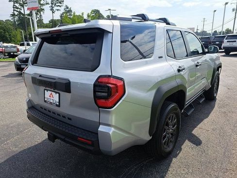 Used 2025 Toyota 4Runner SR5 AWD/4WD image 8