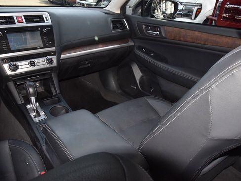 Used 2017 Subaru Outback 2.5i Limited image 17