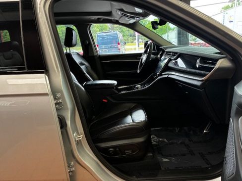 Used 2023 Jeep Grand Cherokee 4WD 4xe image 32