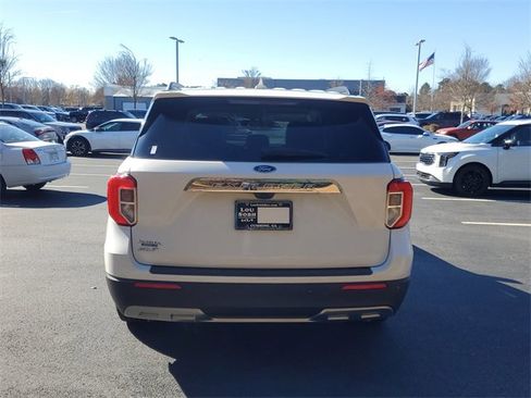 Used 2021 Ford Explorer XLT w/ Equipment Group 202A image 5