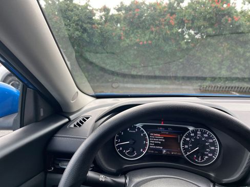 Used 2025 Nissan Sentra SV image 33