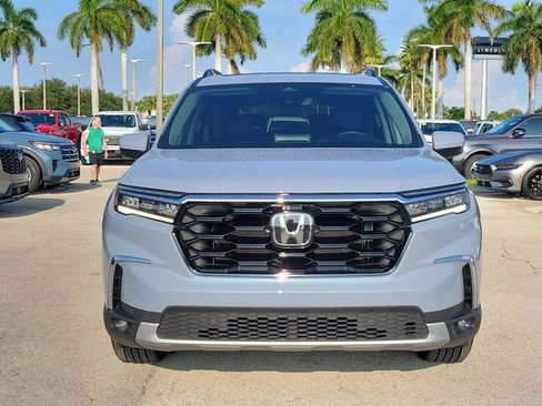 Used 2023 Honda Pilot Touring image 2
