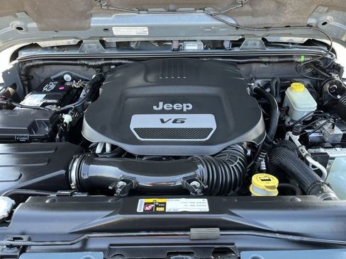 Used 2014 Jeep Wrangler Sahara w/ Dual Top Group AWD/4WD image 19