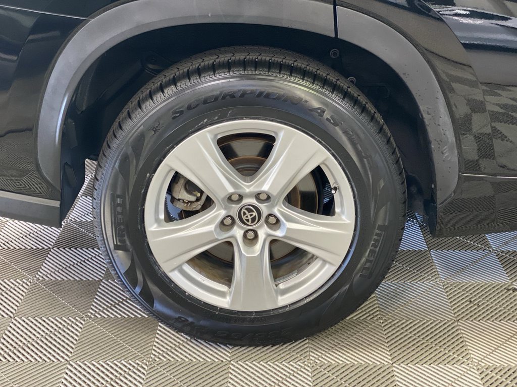 Used 2023 Toyota Highlander LE FWD image 38