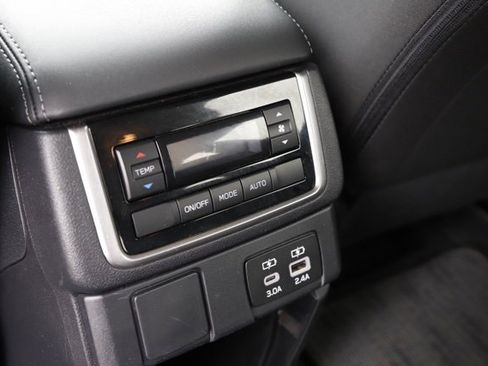 Used 2024 Subaru Ascent Premium w/ Convenience Package image 18