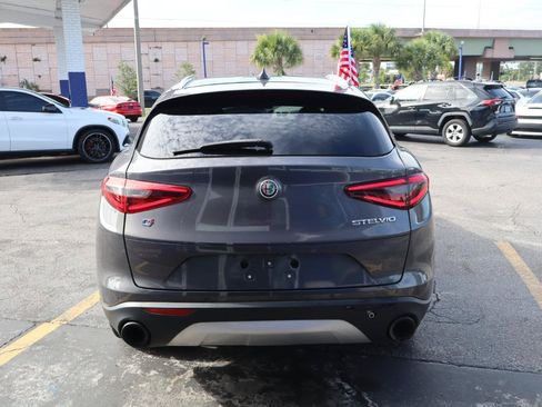 Used 2018 Alfa Romeo Stelvio AWD image 4