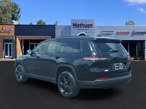 Used 2023 Jeep Grand Cherokee L Limited w/ Black Appearance Package AWD/4WD image 7