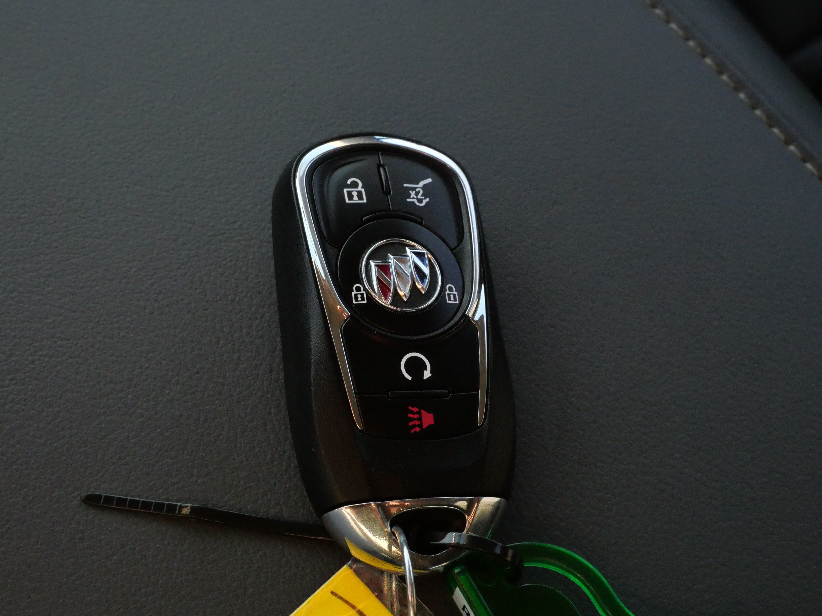 Used 2018 Buick Enclave Essence AWD/4WD image 30