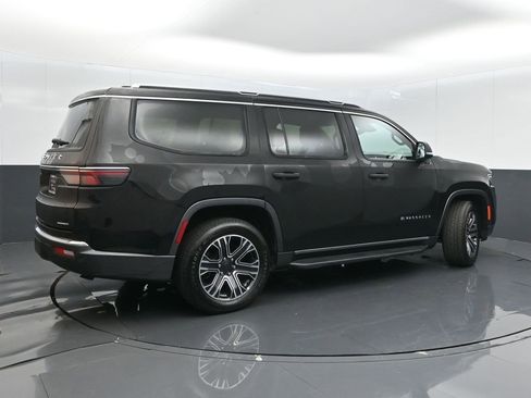 Used 2022 Jeep Wagoneer Series III w/ Flexible Seating Group image 7