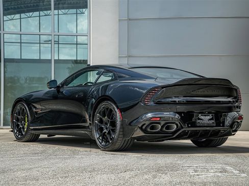 New 2025 Aston Martin Vanquish Coupe image 2