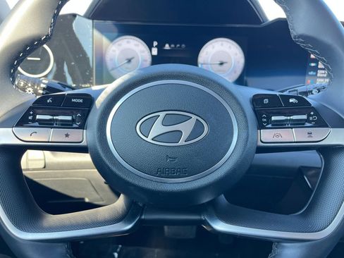 Used 2025 Hyundai Elantra SEL image 25