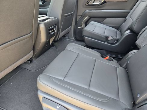 New 2026 Chevrolet Suburban Z71 w/ Comfort Package AWD/4WD image 25