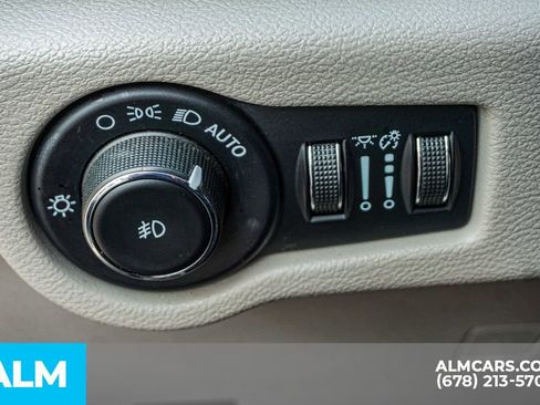 Used 2022 Chrysler Pacifica Touring-L image 52