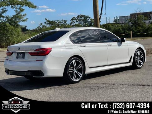 Used 2019 BMW 750i image 9