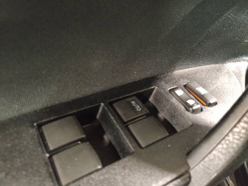 Used 2016 Toyota Corolla LE FWD image 27